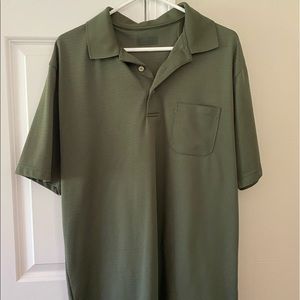 Men’s green golf shirt